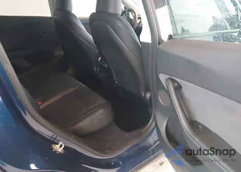 2023 Tesla Model Y Awd/Long Range Dual Motor All-Wheel Drive z USA, uszkodzony, nr VIN 7SAYGDEE2PF965905